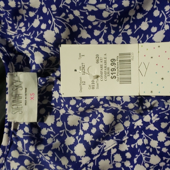 Sienna Sky floral blue extra small shirt - Picture 2 of 4